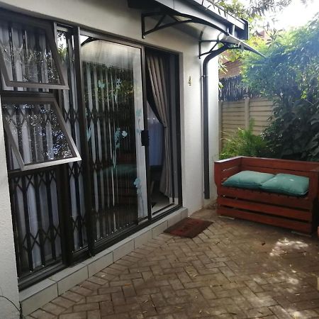 Roxy'S Rest Guest House 范德拜尔帕克 外观 照片